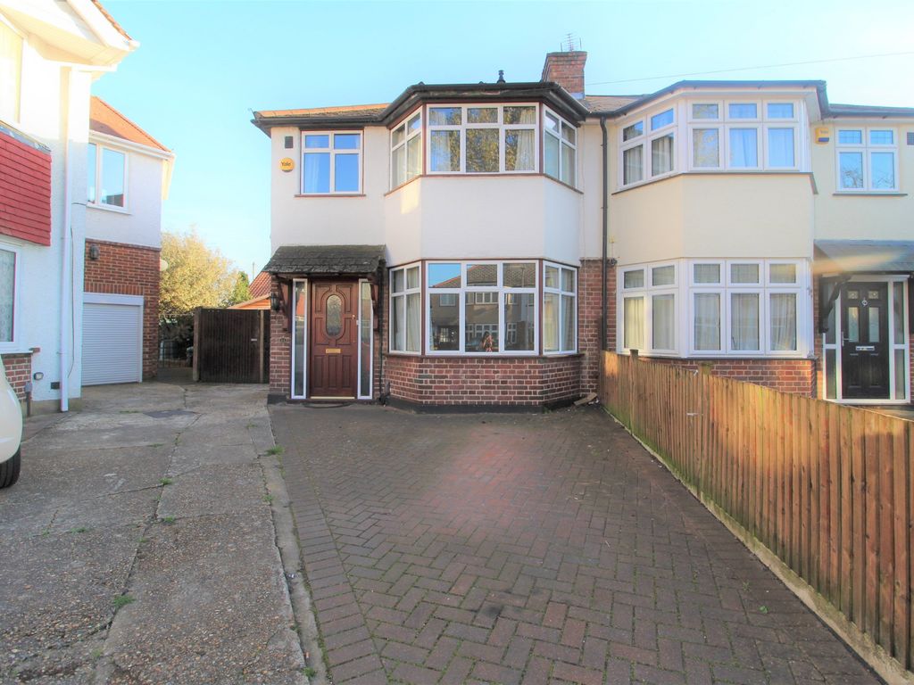 3 bed semidetached house to rent in Drayton Gardens, West Drayton UB7