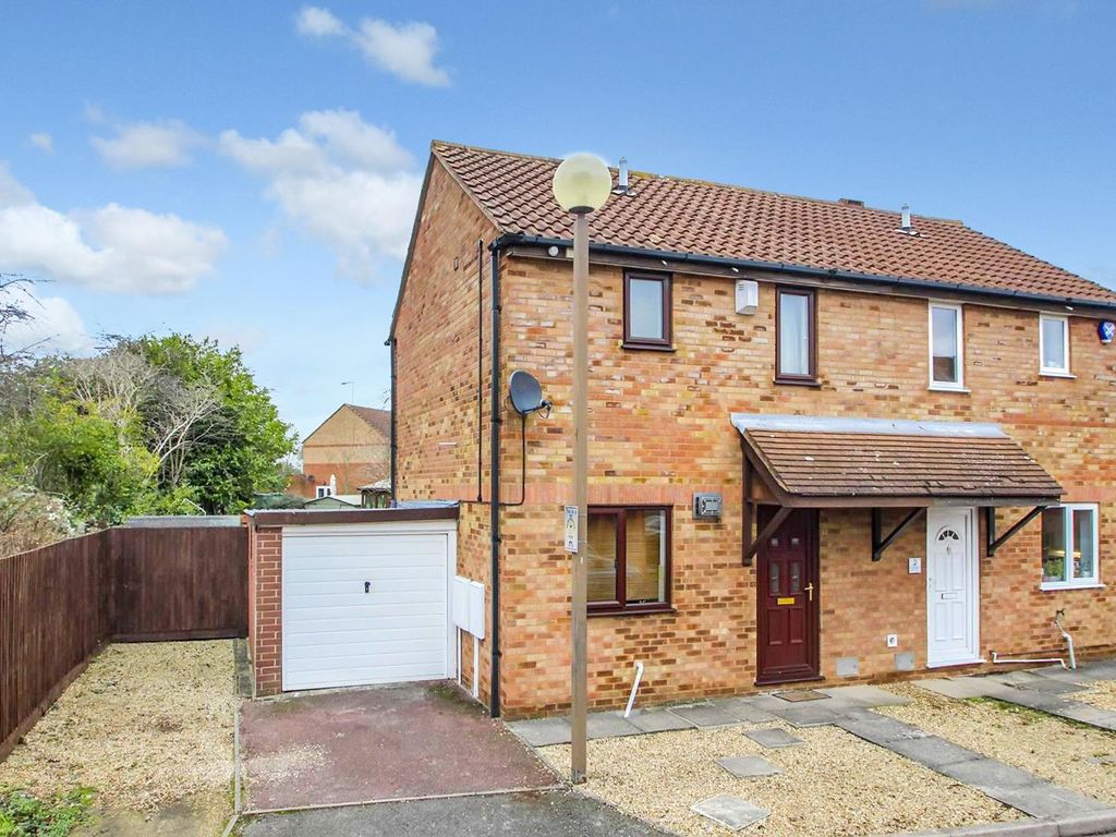 2 bed semidetached house for sale in Richborough, Bancroft, Milton