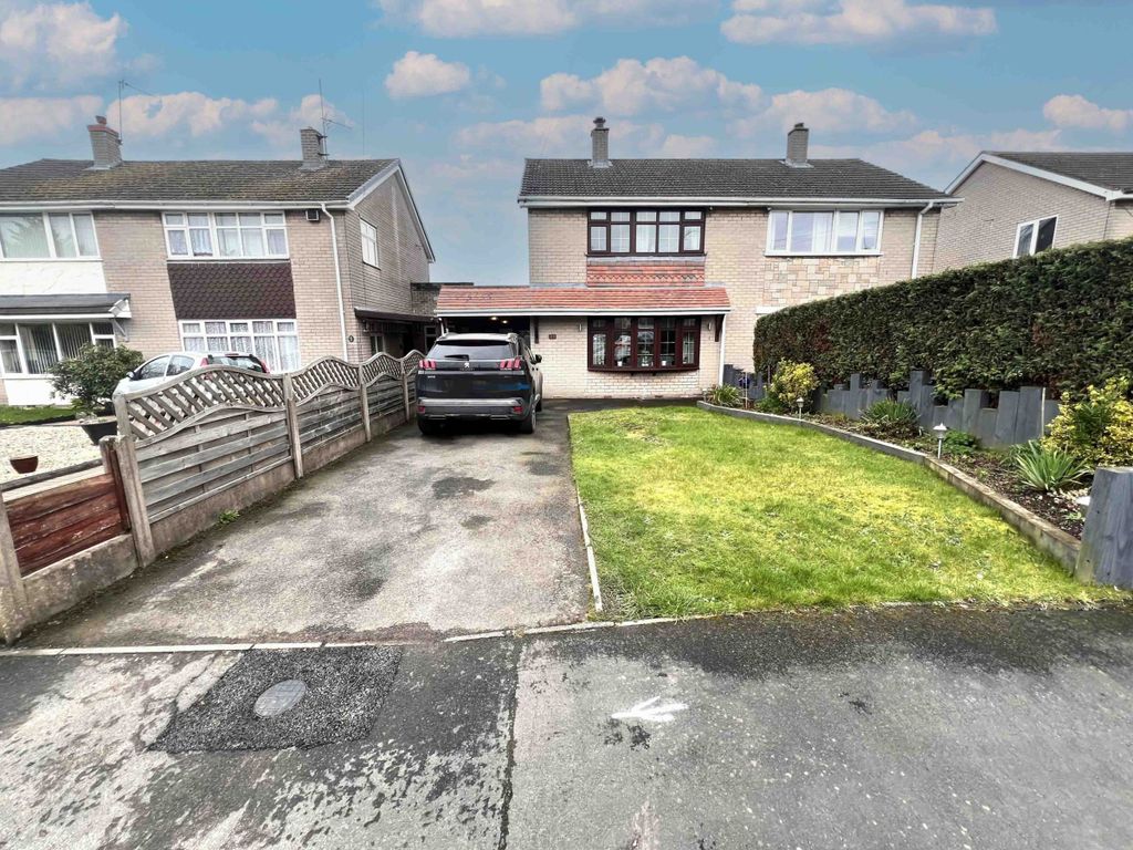 3 bed semidetached house for sale in Forrest Avenue, Essington