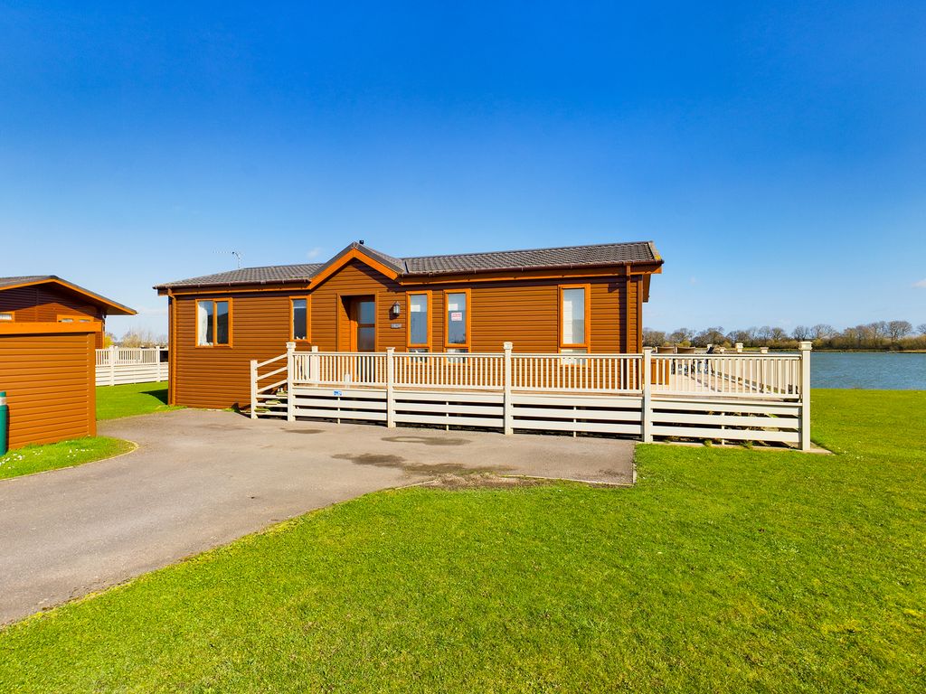 2 bed mobile/park home for sale in Holme Wood Lane, Armthorpe