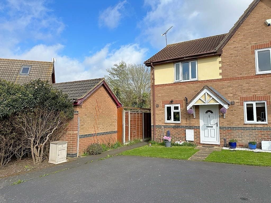 2 bed end terrace house for sale in Burrstock Way, Rainham, Gillingham
