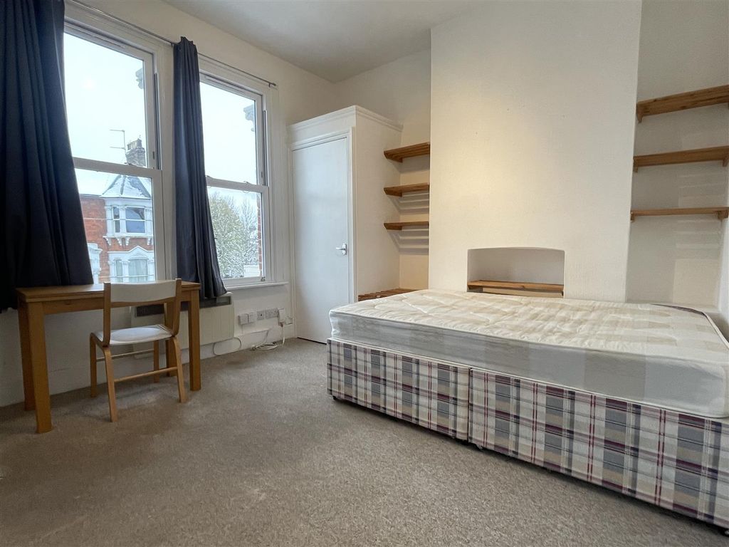 Studio to rent in Oakfield Road, Finsbury Park, London N4 Zoopla