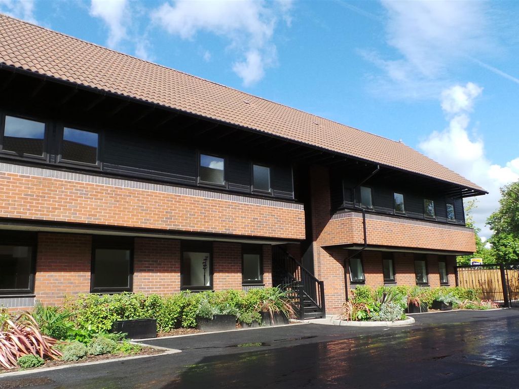 2 bed flat to rent in Court, Birchwood, Warrington WA3, £775