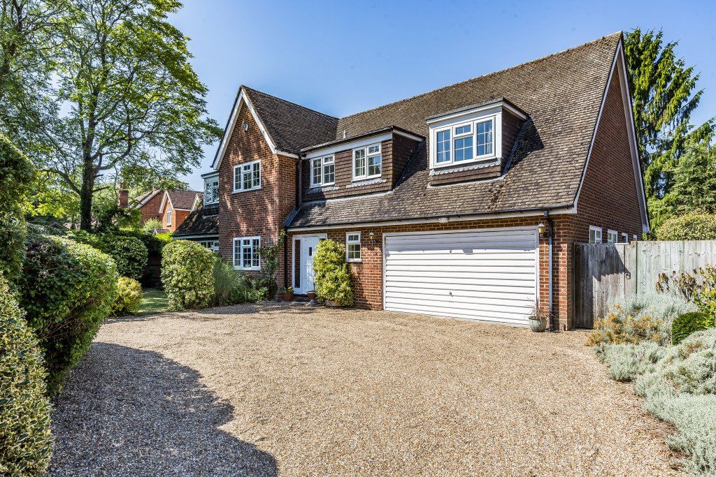 5 bed detached house for sale in Greensward Lane, Arborfield, Reading