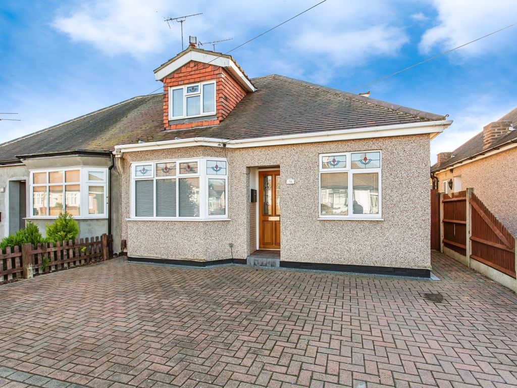 4 bed bungalow for sale in Stuart Road, SouthendOnSea, Essex SS2, £