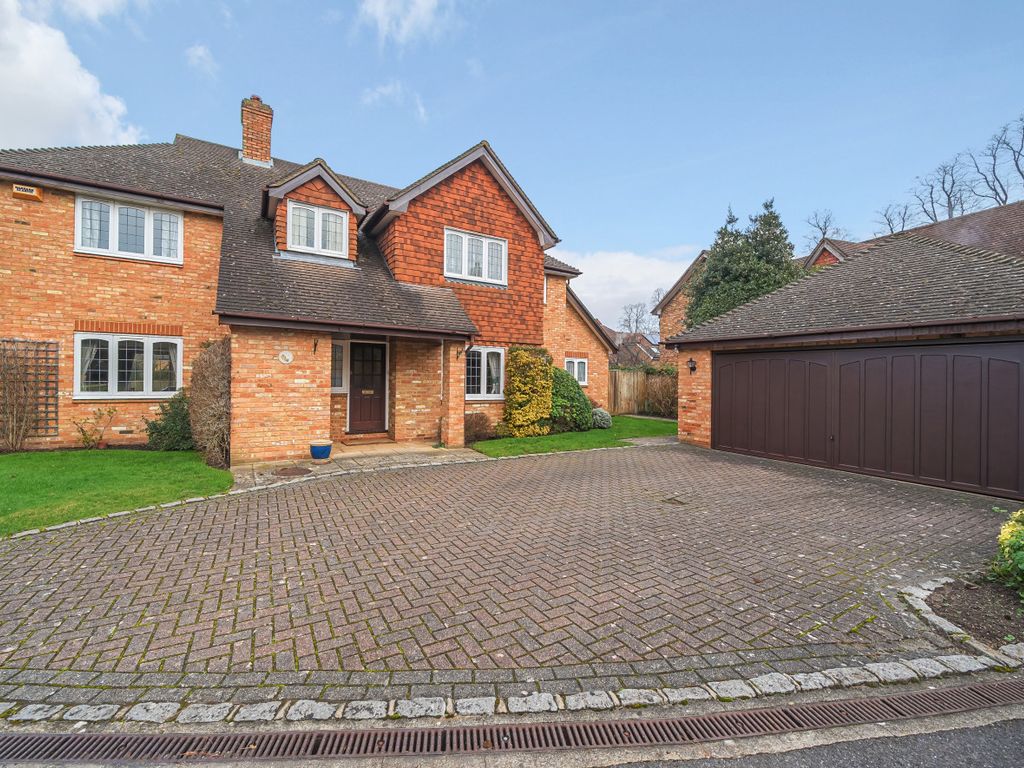 5 bed detached house for sale in Horsell, Surrey GU21, £1,050,000 Zoopla