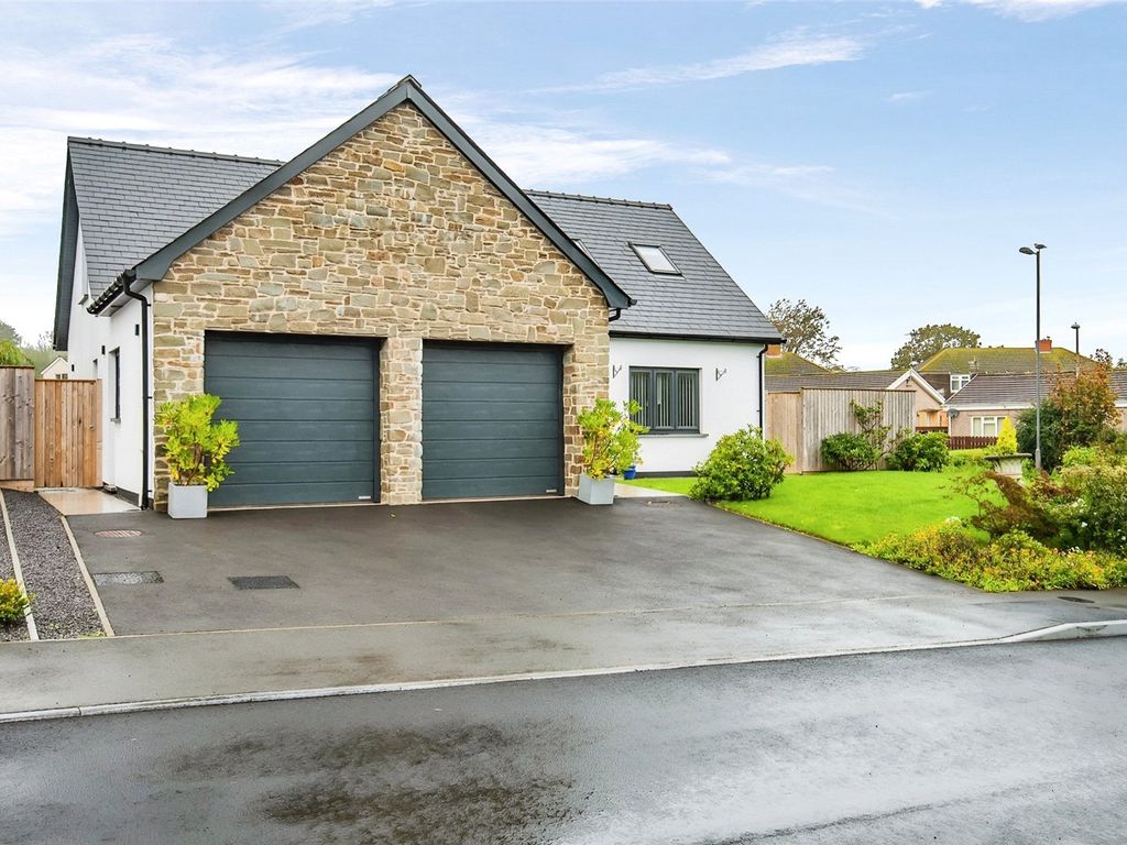 4 bed detached house for sale in Pludds Meadow, Laugharne, Carmarthen