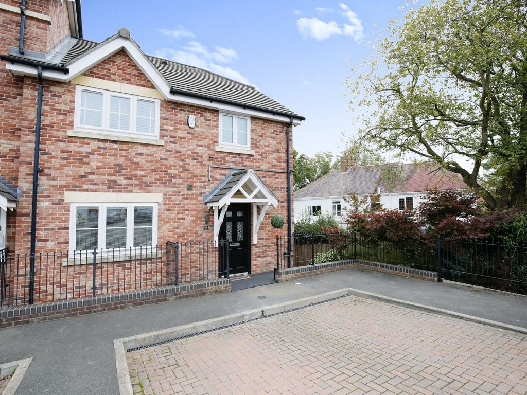 4 bed town house for sale in Old School Court, Grendon, Atherstone CV9