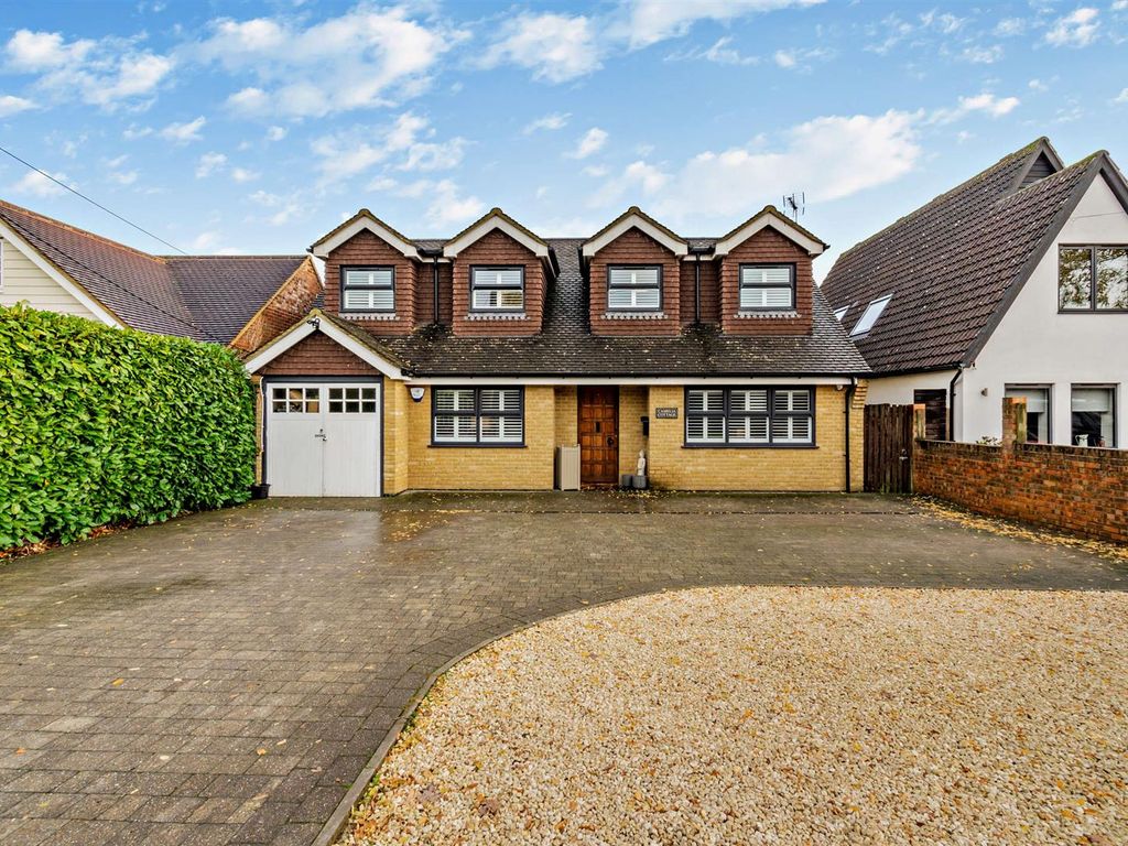 4 bed detached house for sale in Weavering Street, Weavering, Maidstone