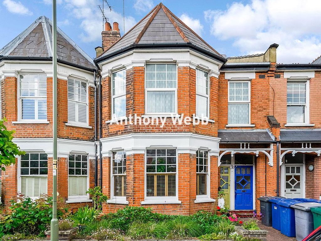 3 bed flat for sale in Sedgemere Avenue, East Finchley N2, £580,000