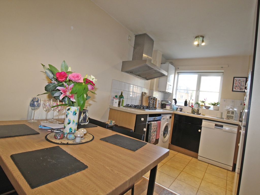 3 bed end terrace house to rent in Chaucer Way, Colliers Wood, London