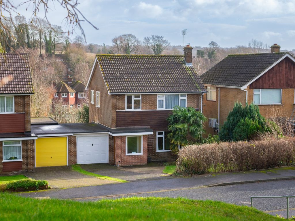 3 bed linkdetached house for sale in Heathfield Way, Barham