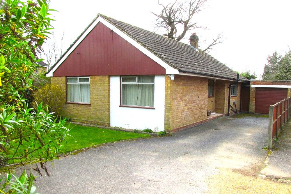 3 bed detached house for sale in Gipsy Lane, Wokingham RG40, £525,000