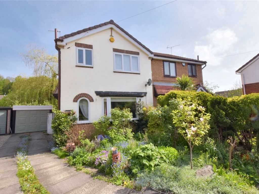 3 bed semidetached house for sale in Hare Farm Close, Leeds, West