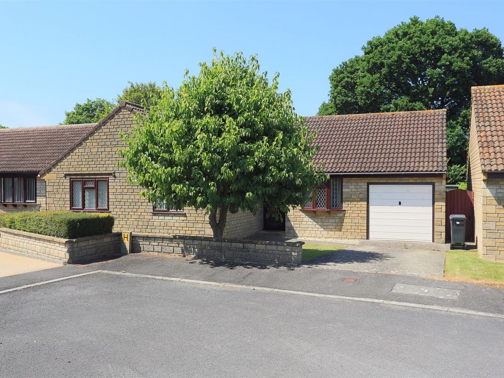 3 bed detached bungalow for sale in Old Orchards, Chard TA20, £475,000