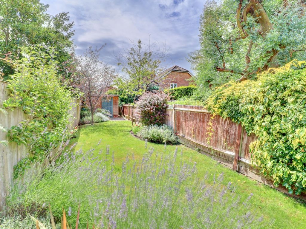 2 bed terraced house for sale in Penn Road, Hazlemere, High