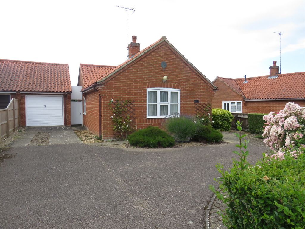 2 bed detached bungalow for sale in Kelling Road, Holt NR25, £330,000 Zoopla