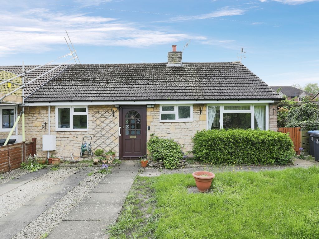 2 bed bungalow for sale in Armscote Road, Ilmington, ShipstonOnStour