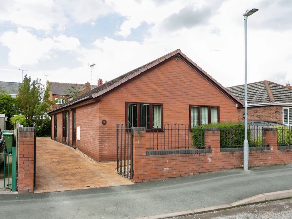 2 bed bungalow for sale in Spring Road, Rhostyllen, Wrecsam, Spring