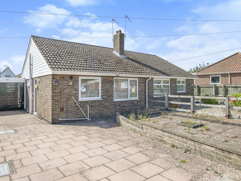2 bed semidetached bungalow for sale in Meadow Way, Hellesdon, Norwich NR6 Zoopla