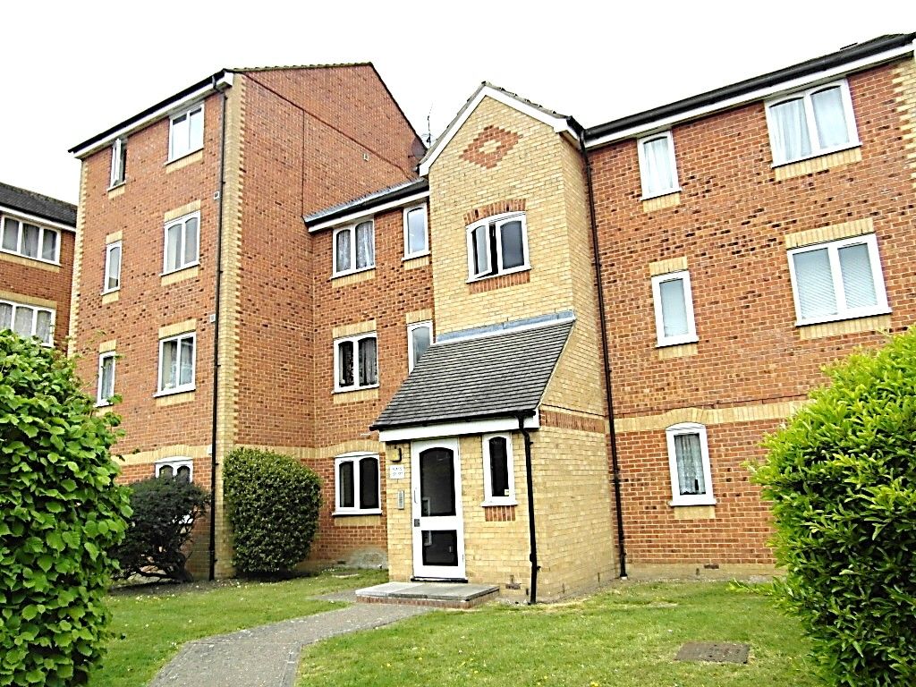 2 bed flat to rent in Burket Close, Southall UB2 Zoopla