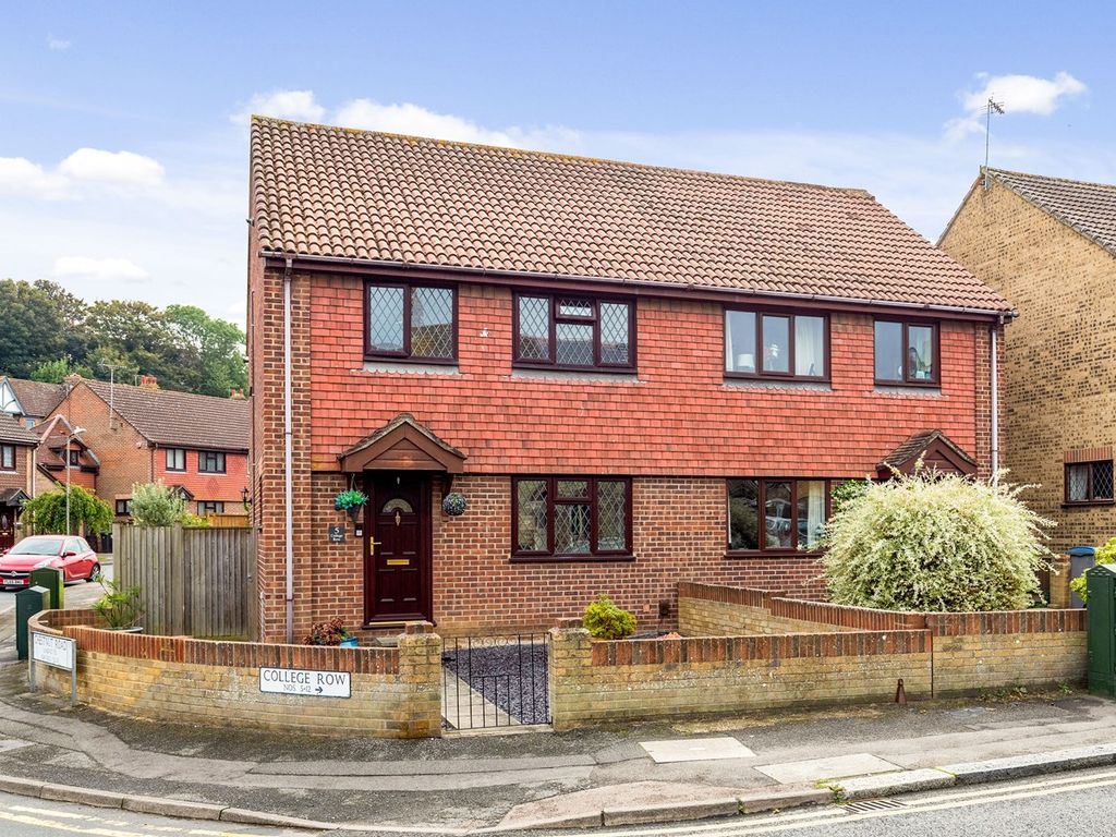 3 bed semidetached house for sale in Elms Vale Road, Elms Vale, Dover
