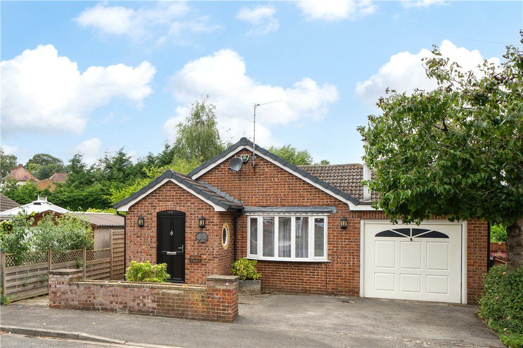2 bed bungalow for sale in Hillshaw Park Way, Ripon, North Yorkshire