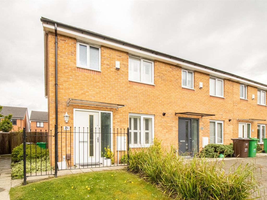 3 bed town house to rent in Horwood Drive, Wilford, Nottingham NG11