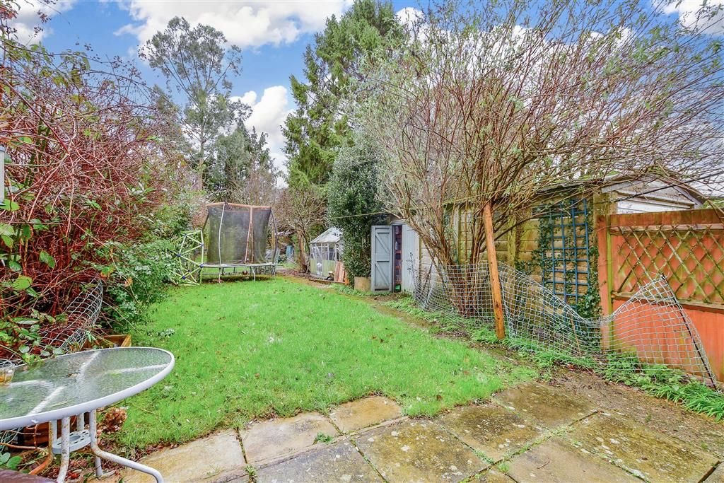 3 bed semidetached house for sale in Coombe Close, Langley Green