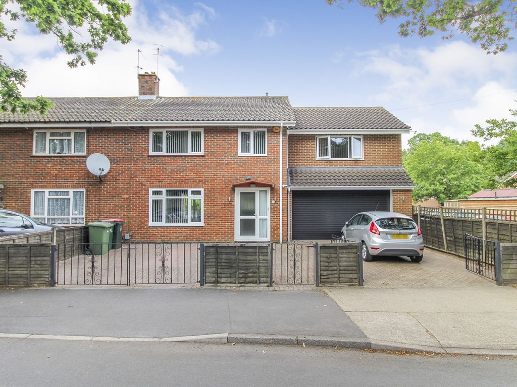 4 bed semidetached house for sale in Green Lane, Crawley, West Sussex