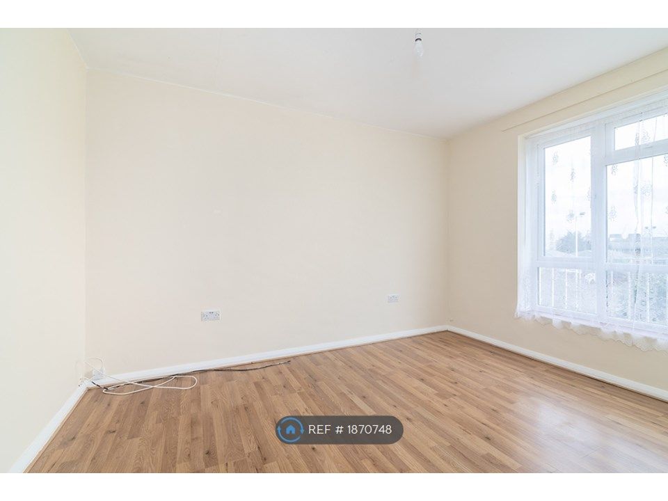 1 bed flat to rent in Darwin Court, London E13, £1,350 pcm Zoopla