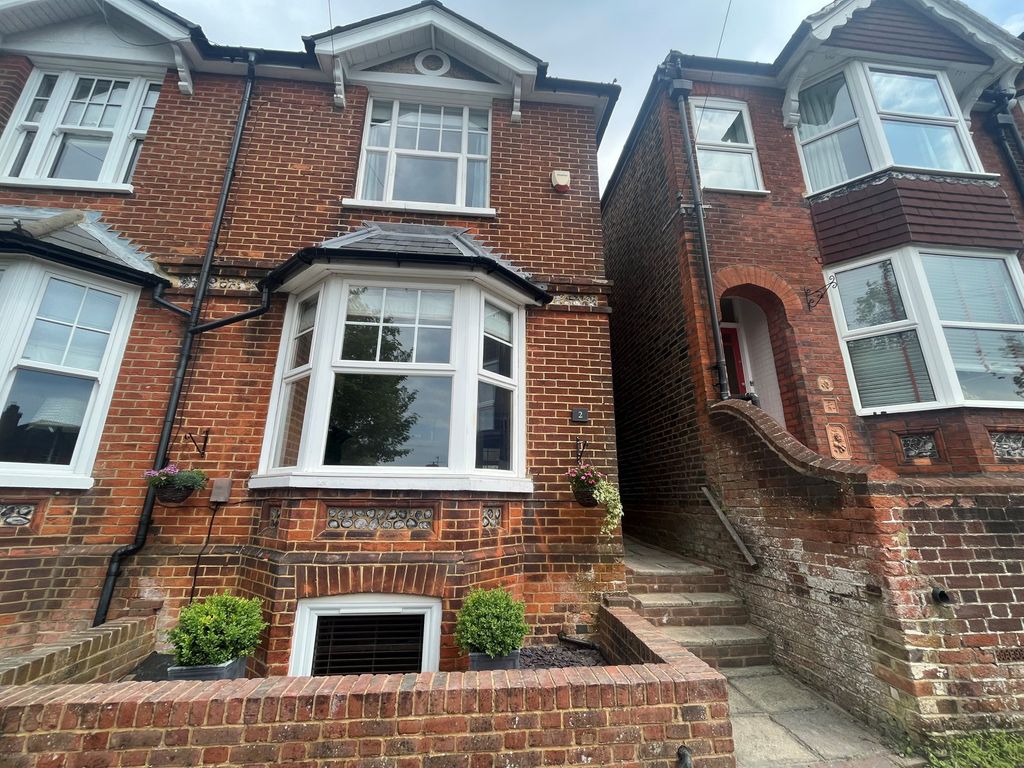 3 bed semidetached house to rent in Oxford Terrace, Guildford, Surrey