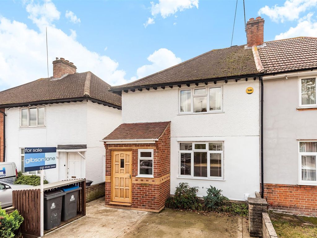 2 bed semidetached house to rent in Porchester Road, Norbiton