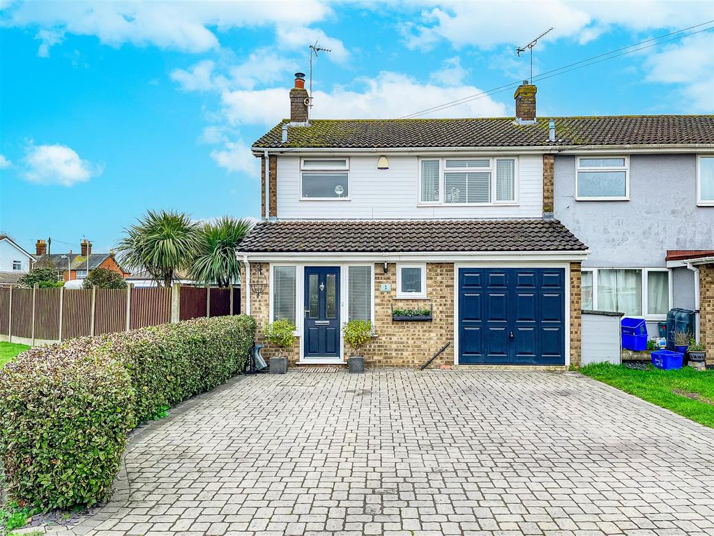 3 bed semidetached house for sale in Winstree Road, BurnhamOnCrouch