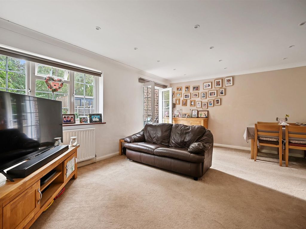 5 bed semidetached house for sale in Ashmere Close, Cheam, Sutton SM3