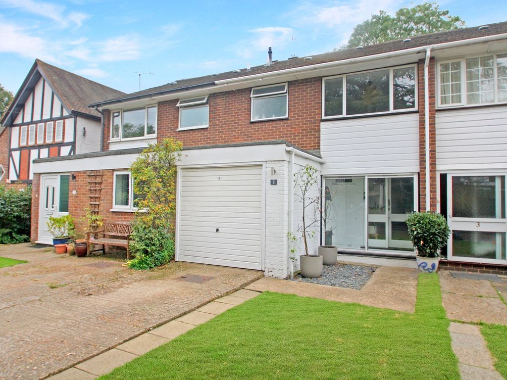 3 bed terraced house for sale in Murdoch Close, StainesUponThames