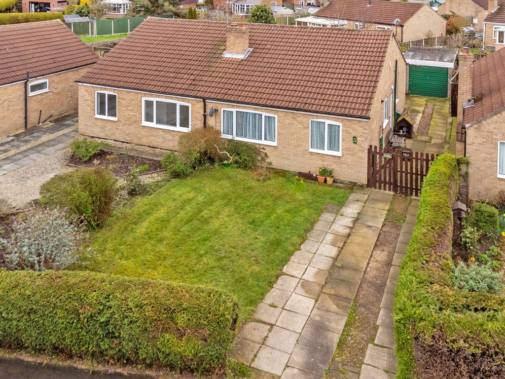 2 bed semidetached bungalow for sale in Staniland Drive, Selby YO8