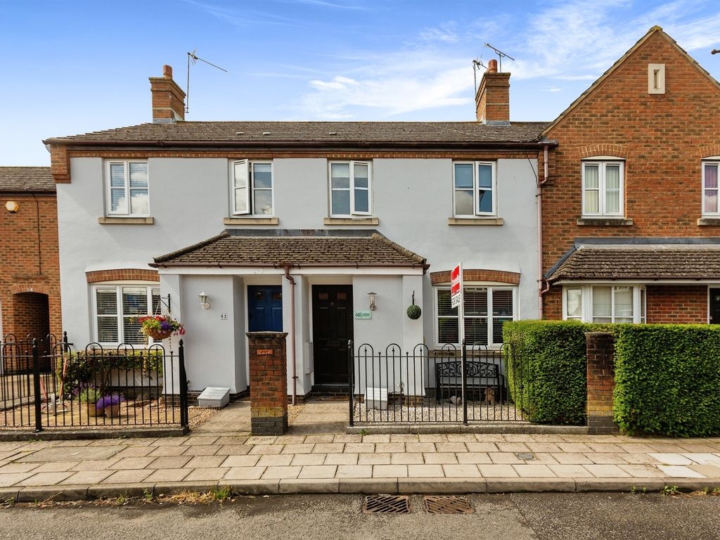 3 bed terraced house for sale in Fairford Leys Way, Aylesbury HP19, £