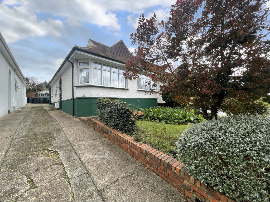 3 bed semidetached bungalow for sale in Hangleton Road, Hove BN3, £