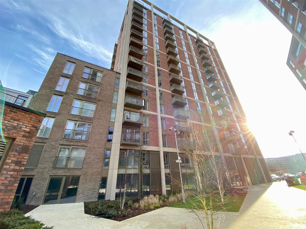 1 bed flat for sale in Local Crescent, Hulme Street, Salford M5, £215,000 Zoopla
