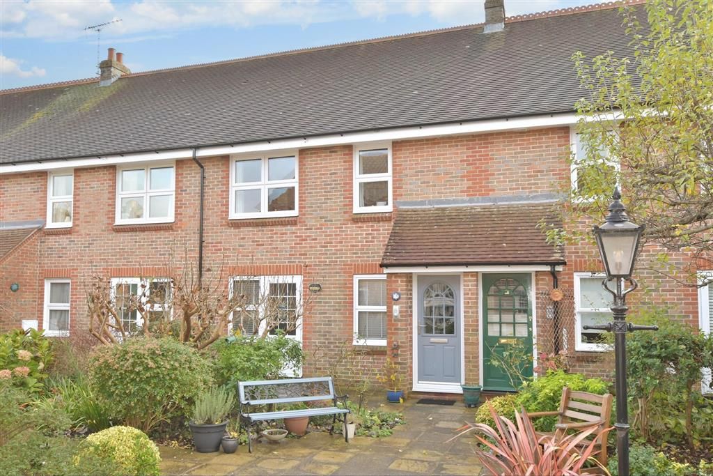 2 bed flat for sale in Melbourne Road, Chichester, West Sussex PO19, £