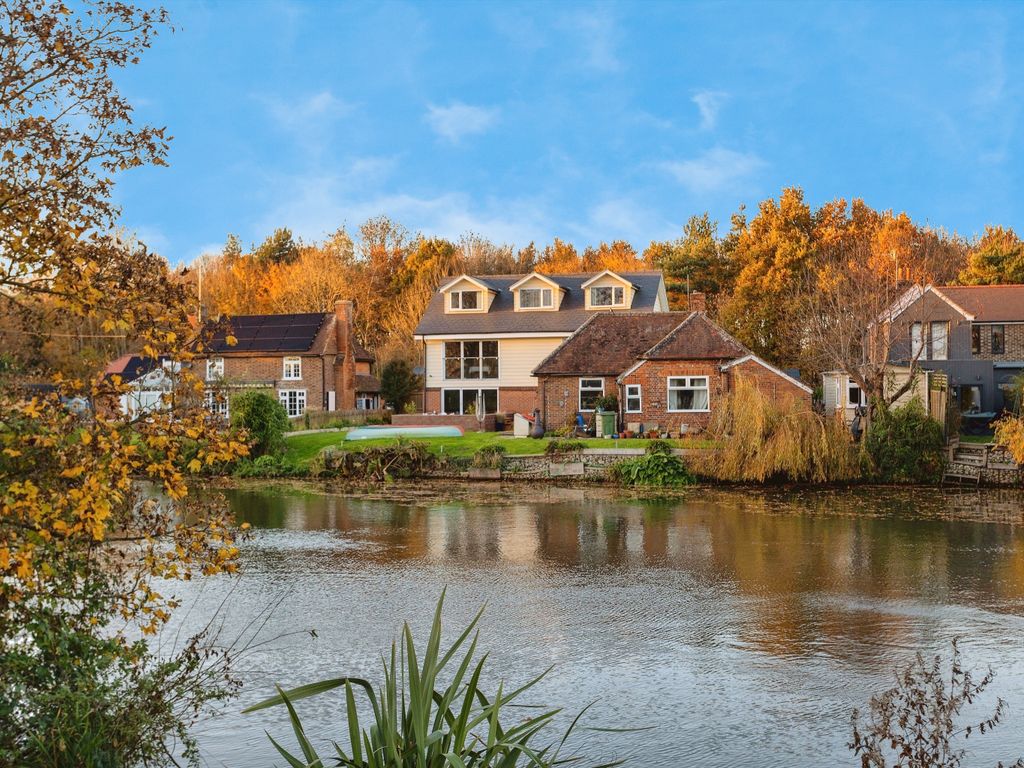 4 bed detached house for sale in Hampstead Lane, Yalding ME18, £