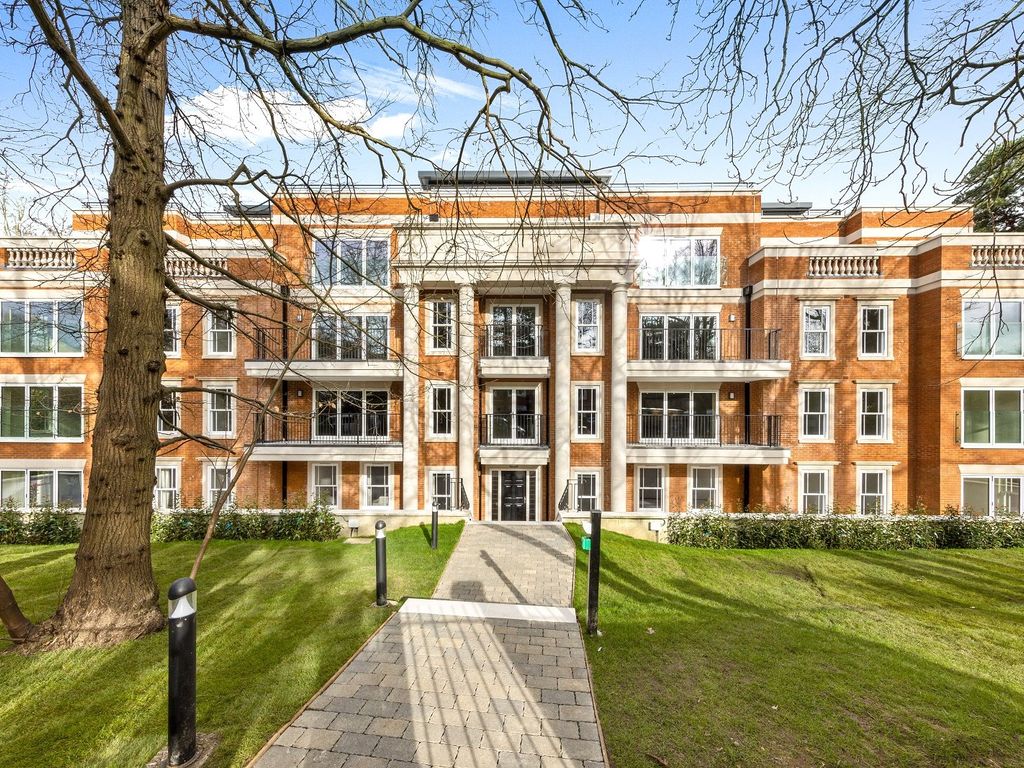 New home, 3 bed flat for sale in Lincoln Court, Old Avenue, Weybridge