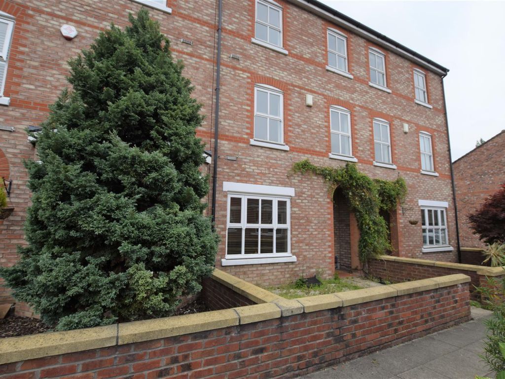 3 bed terraced house to rent in Albert Hill Street, Didsbury