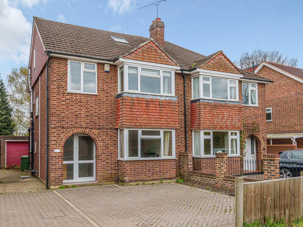 4 bed semidetached house for sale in Squires Bridge Road, Shepperton