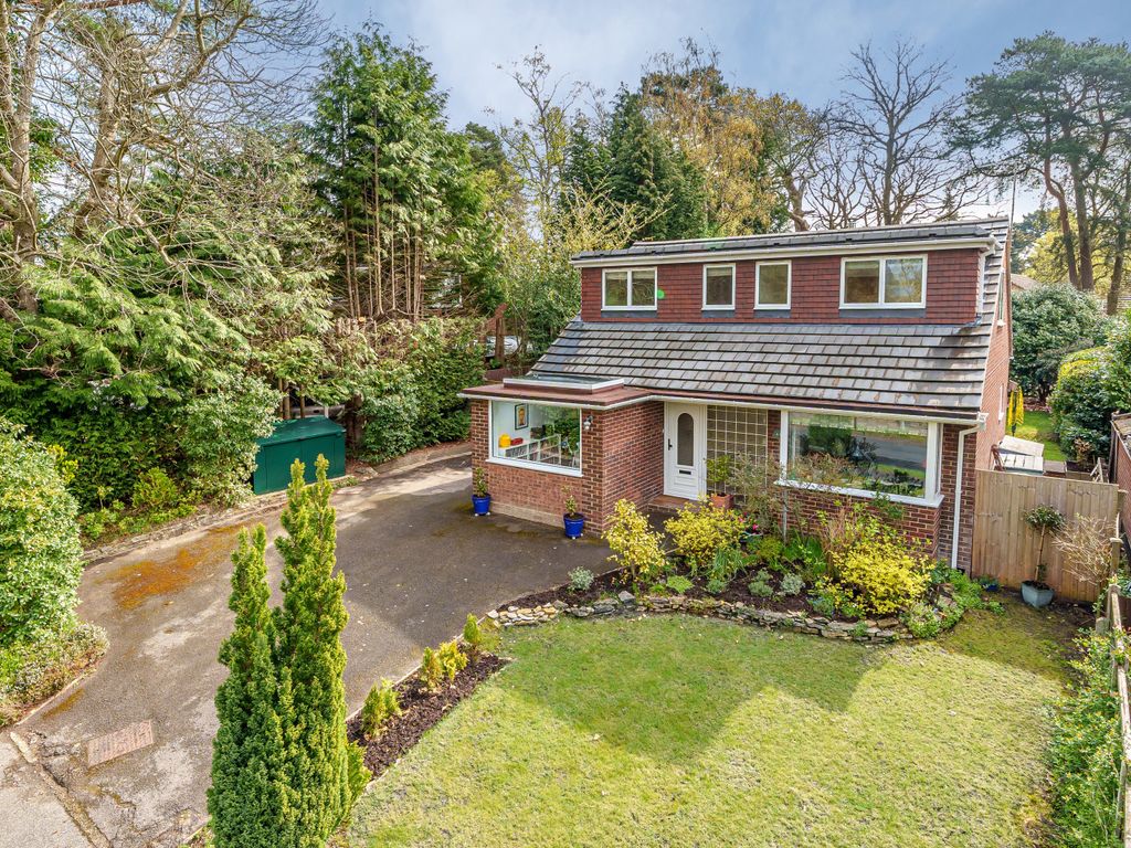 4 bed detached house for sale in Pine Tree Hill, Pyrford GU22 Zoopla