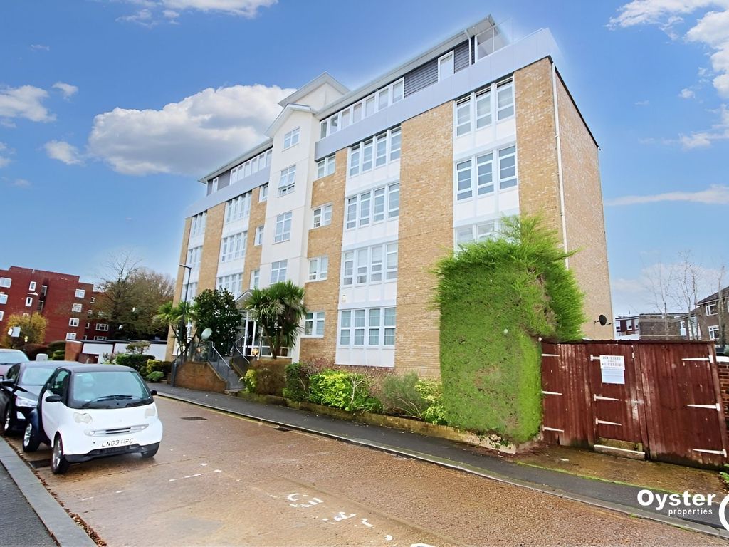 3 bed flat to rent in Valencia Road, Stanmore HA7, £2,500 pcm Zoopla