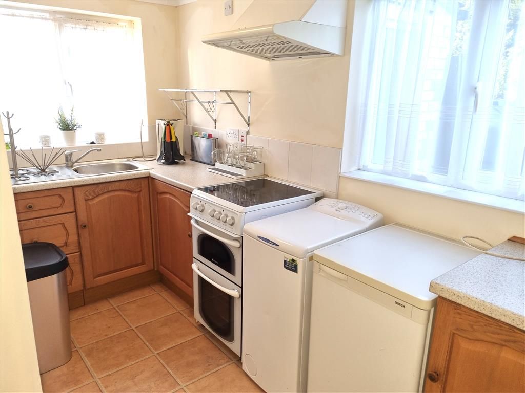 Studio to rent in Hooks Drove, Murrow, Wisbech PE13, £750 pcm Zoopla