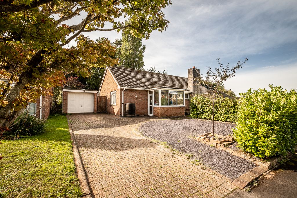 3 bed detached bungalow for sale in Winslade Park Avenue, Clyst St. Mary, Exeter EX5, £495,000