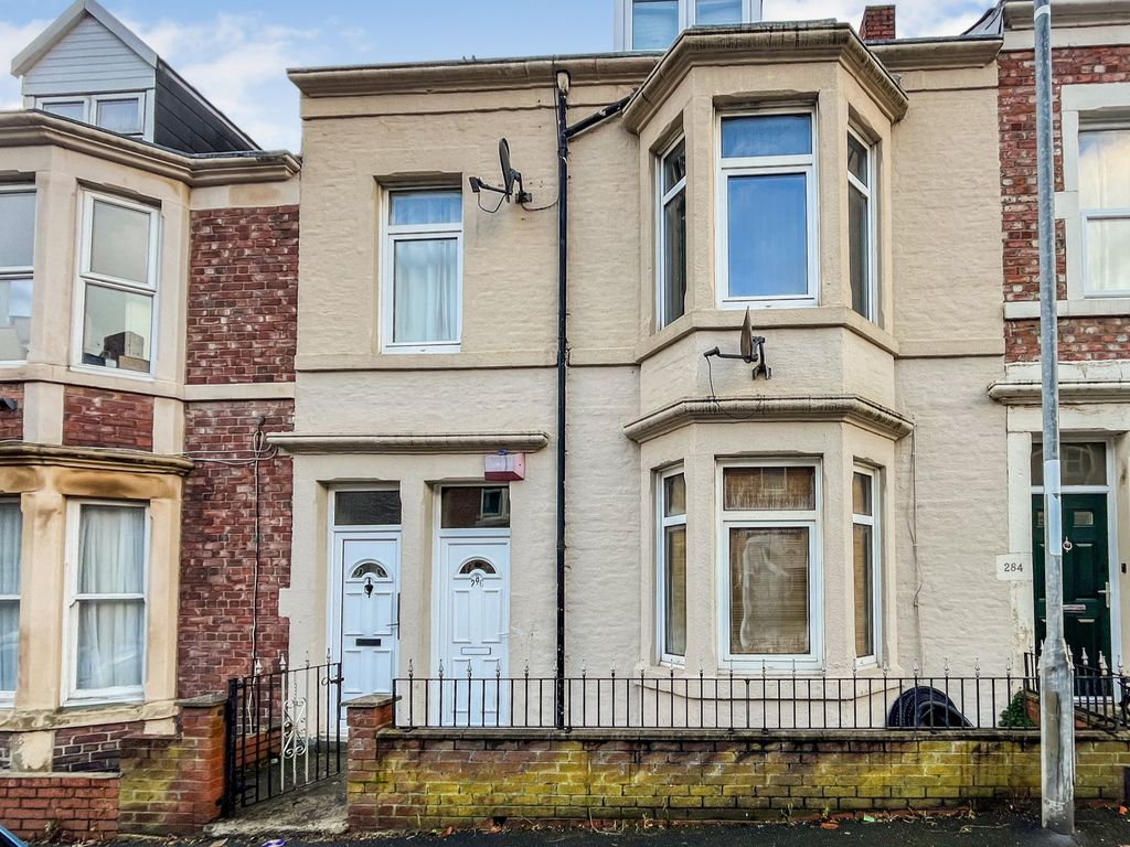 2 bed flat for sale in Rectory Road, Bensham, Gateshead NE8, £35,000